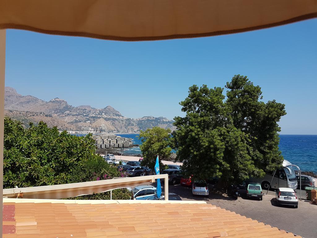 Hotel Porto Azzurro Giardini Naxos Eksteriør billede