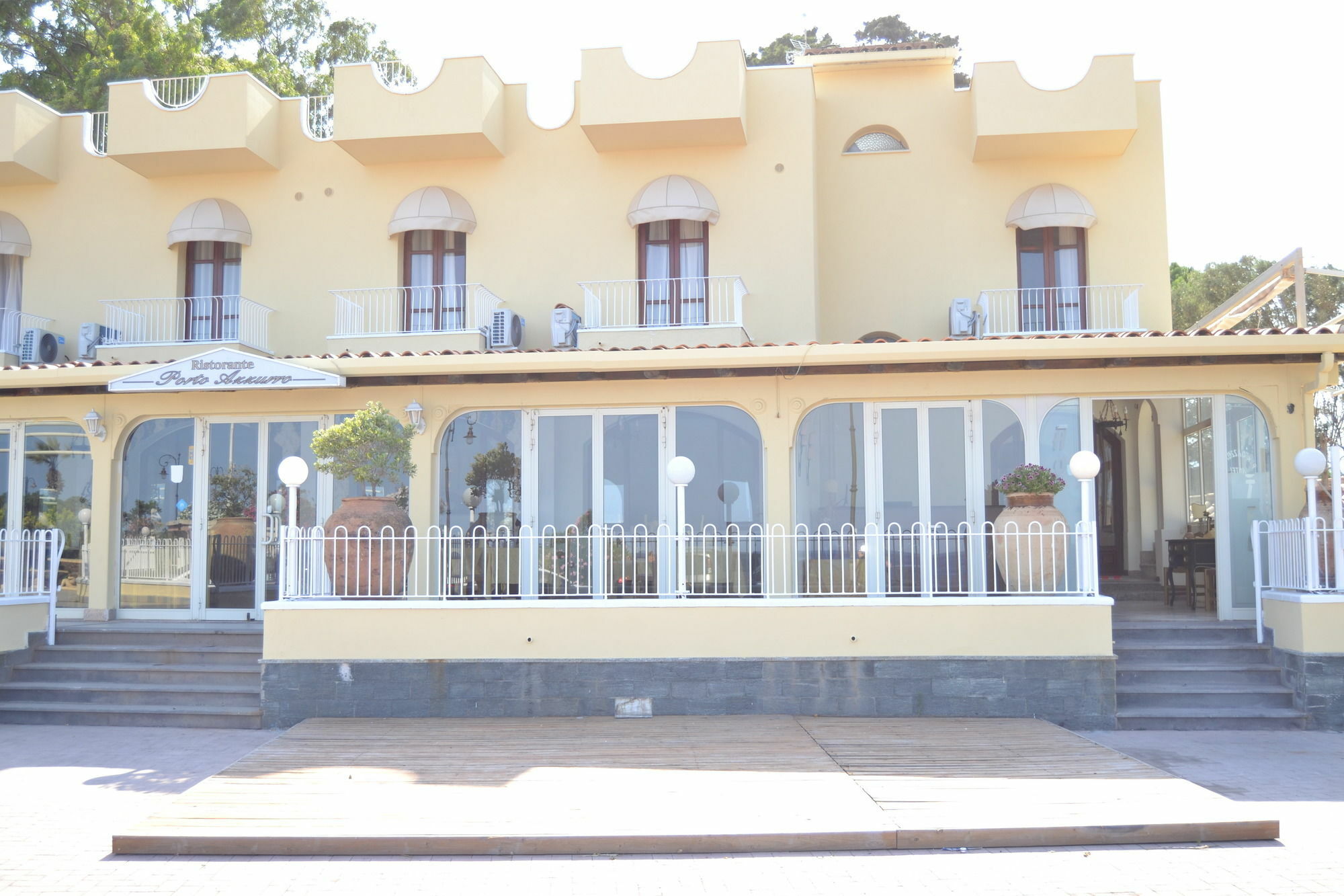 Hotel Porto Azzurro Giardini Naxos Eksteriør billede
