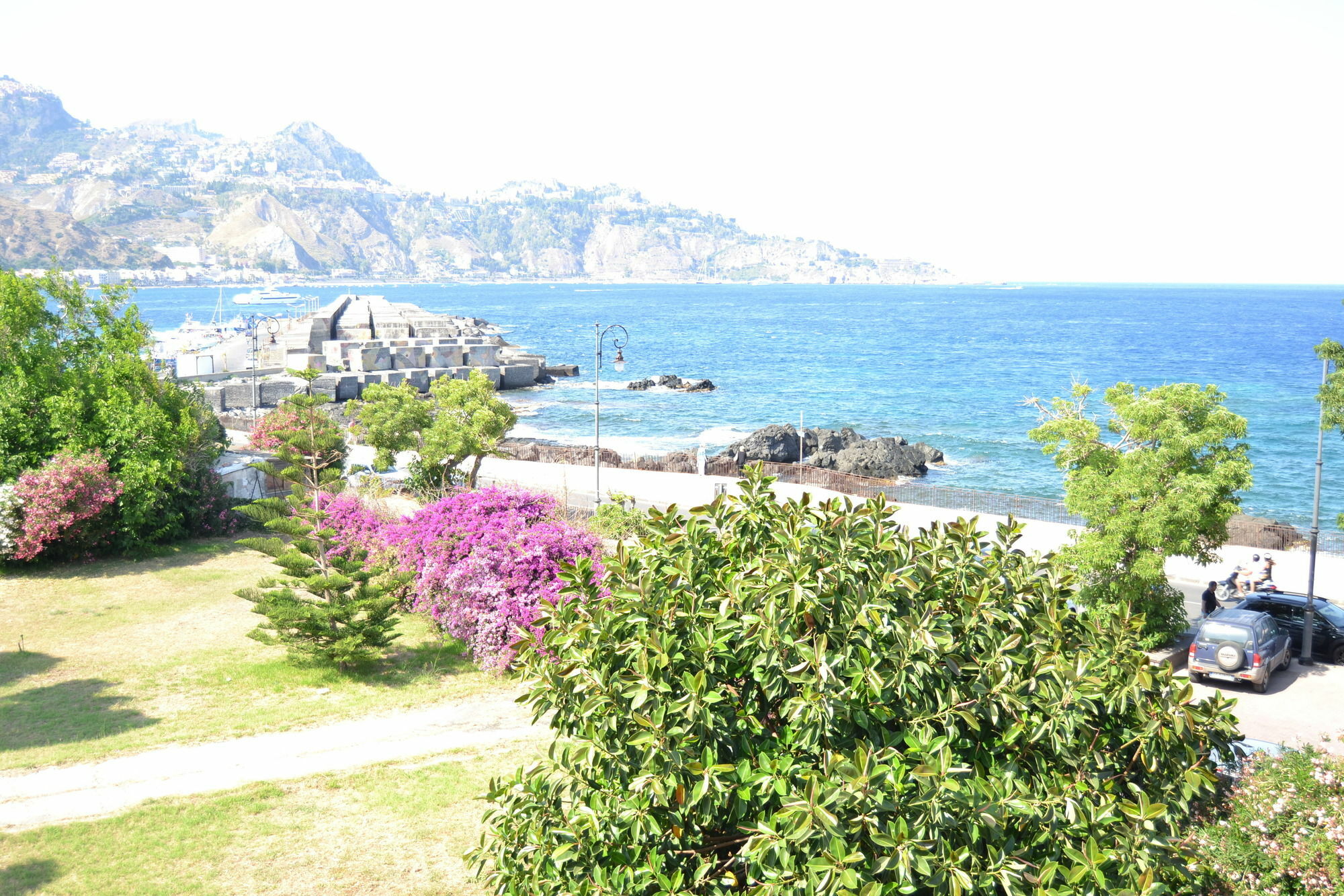 Hotel Porto Azzurro Giardini Naxos Eksteriør billede